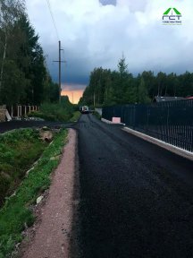 Фото | Укладка асфальтовой крошки при помощи асфальтоукладчика