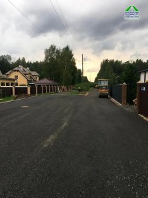 Фото | Укладка асфальтовой крошки при помощи асфальтоукладчика