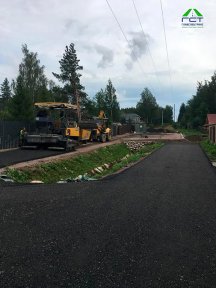 Фото | Укладка асфальтовой крошки при помощи асфальтоукладчика