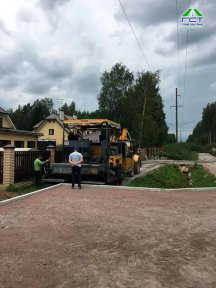 Фото | Укладка асфальтовой крошки при помощи асфальтоукладчика